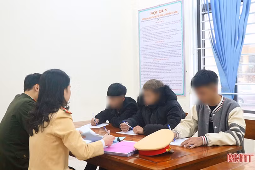 Hà Tĩnh: Khởi tố vụ án 5 thanh thiếu niên bốc đầu xe máy, quay clip câu view