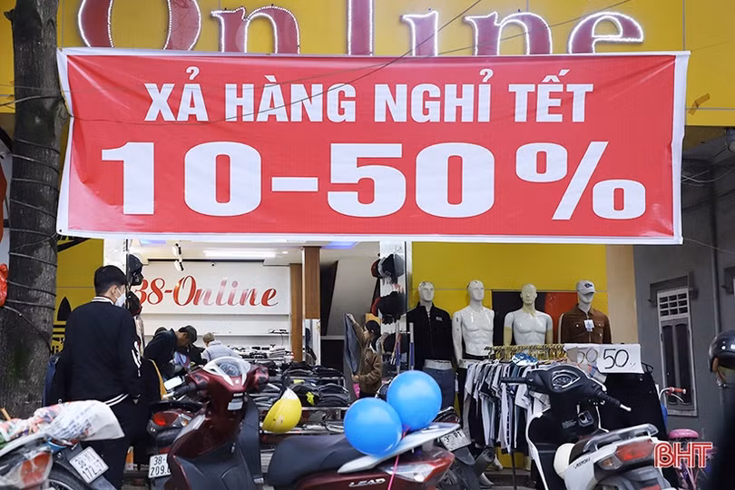 Hà Tĩnh: Nhiều cửa hàng thời trang xả kho, giảm giá khủng đón tết