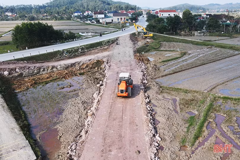 “Đoàn kết, đổi mới, sáng tạo, thi đua hoàn thành vượt mức các chỉ tiêu, nhiệm vụ năm 2023” của Hà Tĩnh