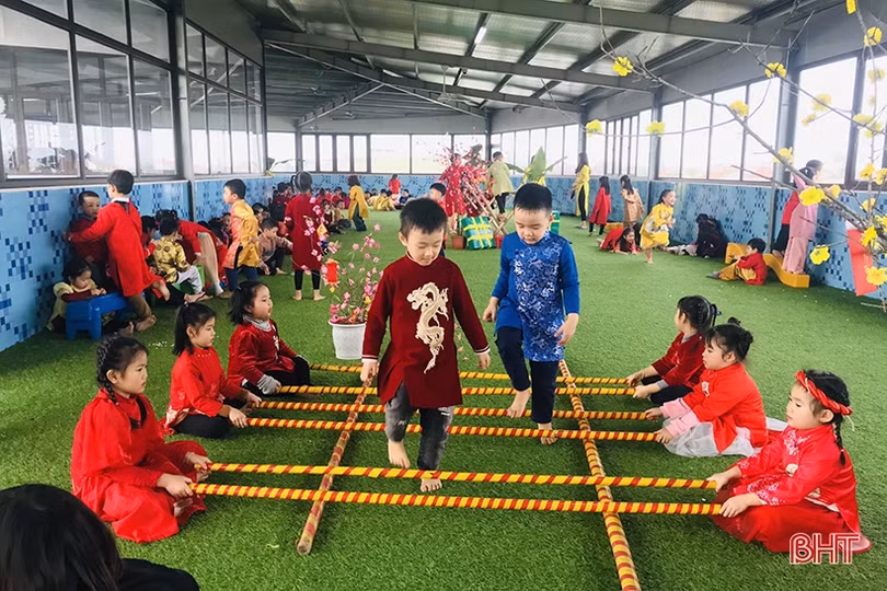Học sinh mầm non Trí Đức trải nghiệm không gian tết xưa