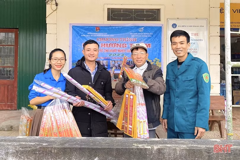 Thanh niên Hương Khê rửa xe, bán hàng gây quỹ hỗ trợ người nghèo vui tết