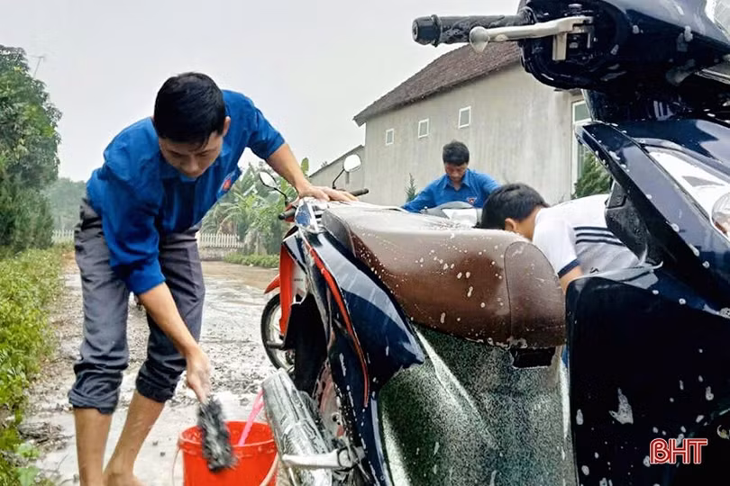 Thanh niên Hương Khê rửa xe, bán hàng gây quỹ hỗ trợ người nghèo vui tết