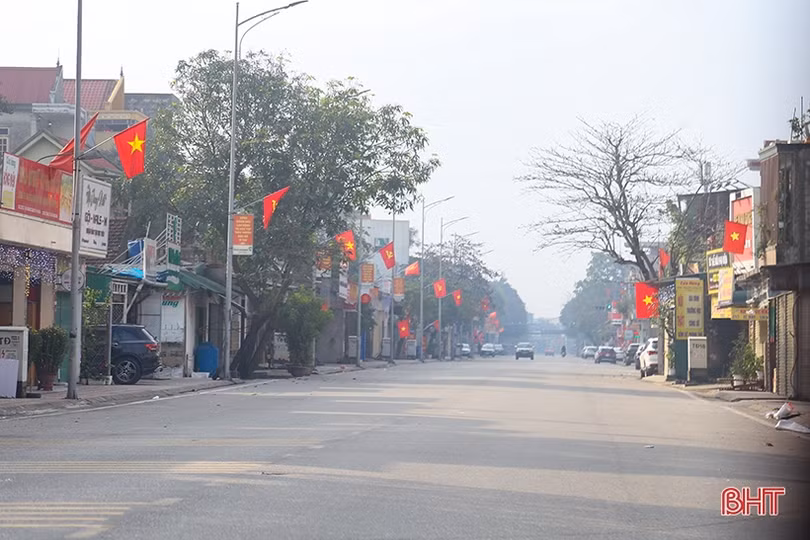 Thành Sen tĩnh lặng sáng đầu xuân