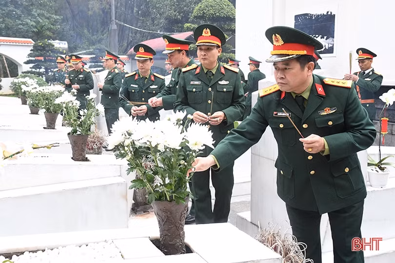 LLVT Hà Tĩnh dâng hương tưởng niệm Chủ tịch Hồ Chí Minh và các anh hùng liệt sỹ