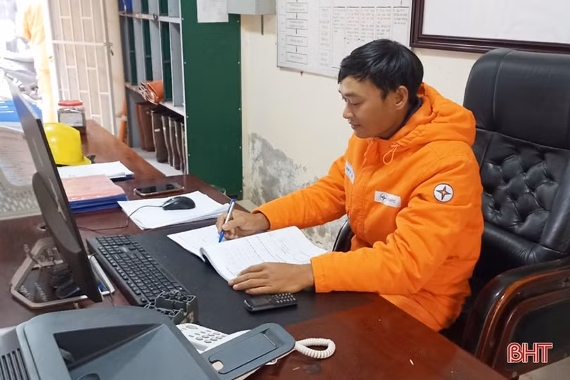 Những người “canh” dòng điện ngày tết ở Hà Tĩnh