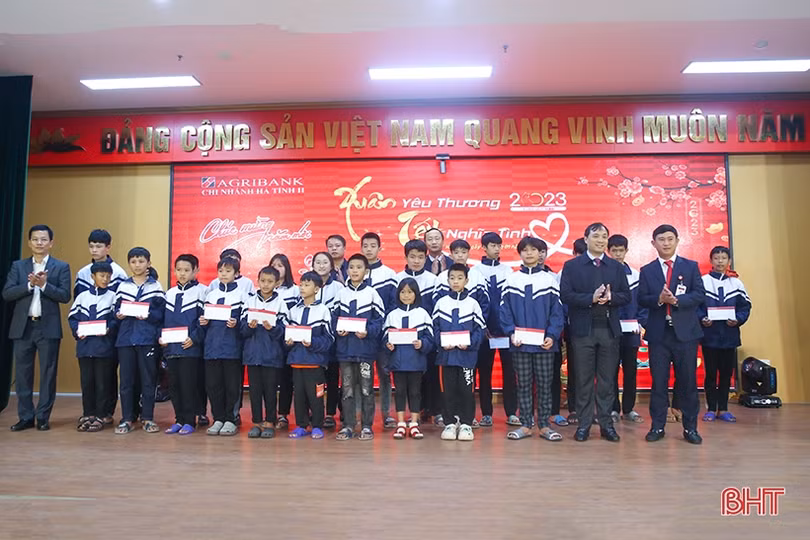 Bí thư Tỉnh ủy dự Chương trình “Xuân yêu thương, Tết nghĩa tình” do Agribank Chi nhánh Hà Tĩnh II tổ chức