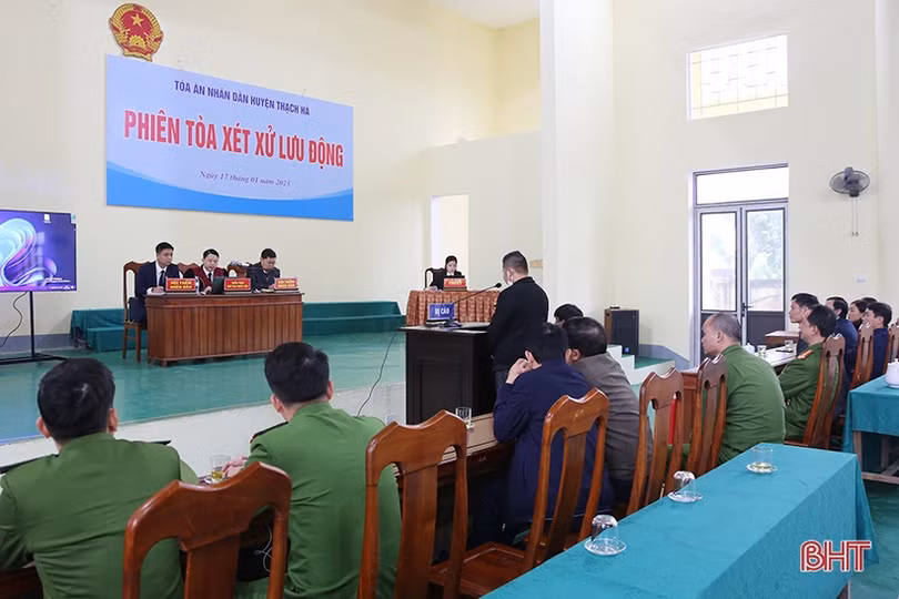 TAND huyện Thạch Hà xét xử lưu động vụ án buôn bán, tàng trữ pháo trái phép