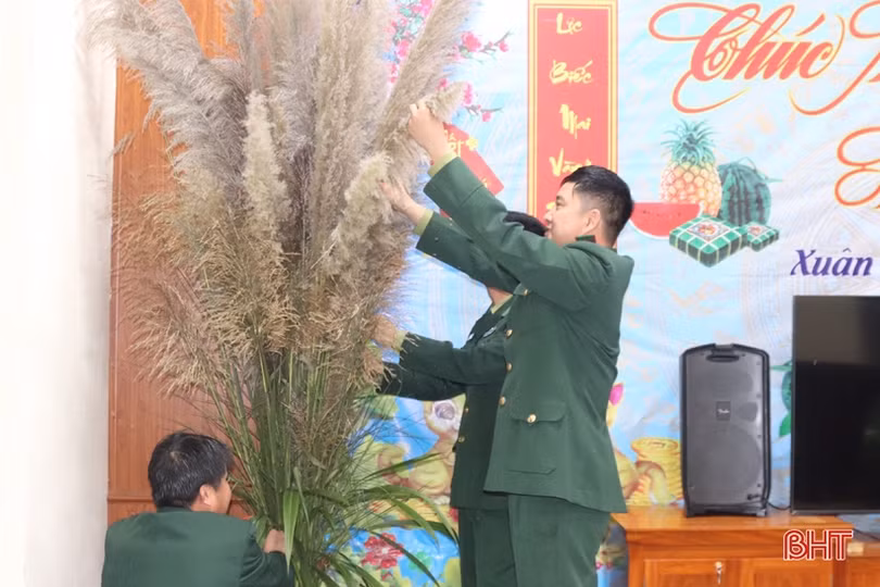 Vui xuân không quên nhiệm vụ ở Đồn Biên phòng Hương Quang
