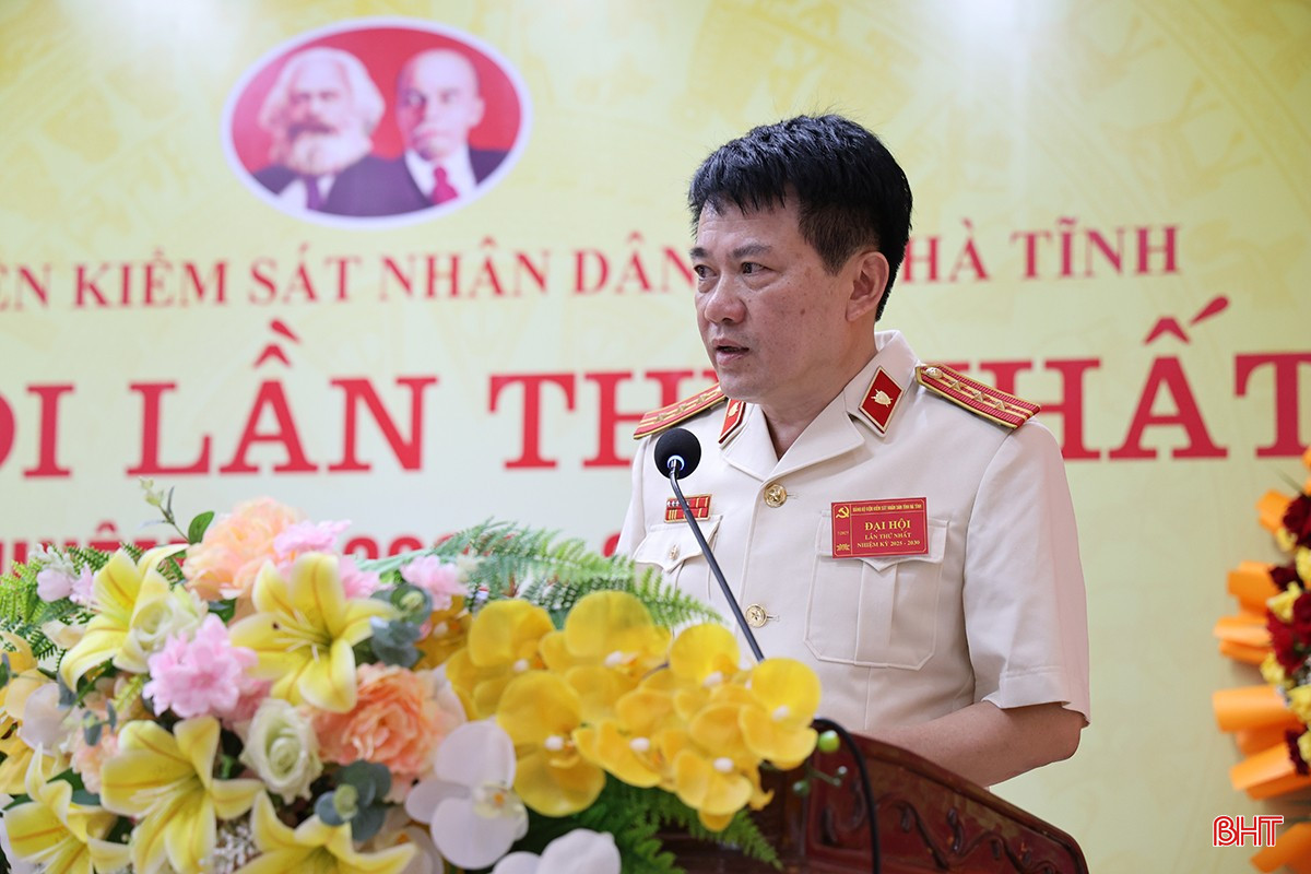 Bí thư Chi bộ 5, Viện KSND tỉnh Lê Văn Hùng tham luận tại đại hội. bqbht_br_img-0408.jpg