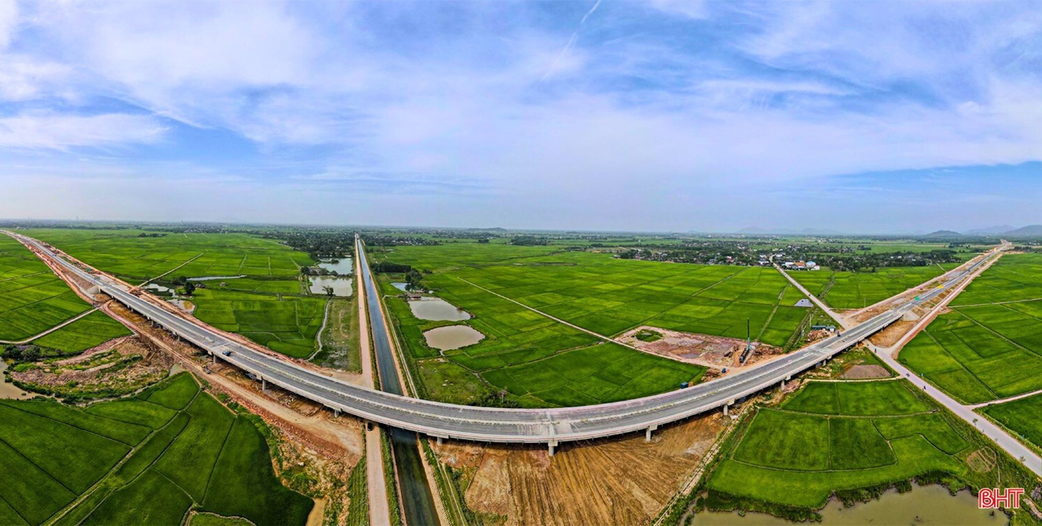 2 tuyến cao tốc Bãi Vọt - Hàm Nghi và Hàm Nghi - Vũng Áng đã thông xe, đưa vào khai thác không chỉ giảm áp lực về giao thông mà còn mở ra không gian, động lực phát triển mới. 27.jpg