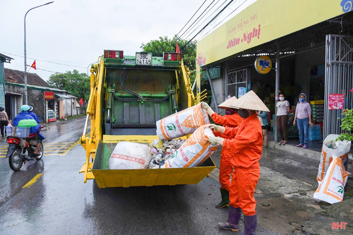 Ở xã Kỳ Anh, phân loại, xử lý rác tại nguồn được thực hiện một cách triệt để. bqbht_br_4.jpg