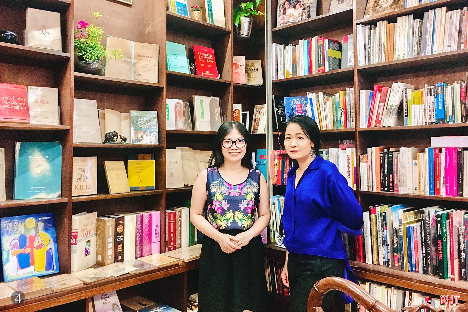 bqbht_br_t6-songhuong-trien-lam-73-ban-dich-truyen-kieu-tai-hieu-sach-sudestasie-o-paris-8766.jpg