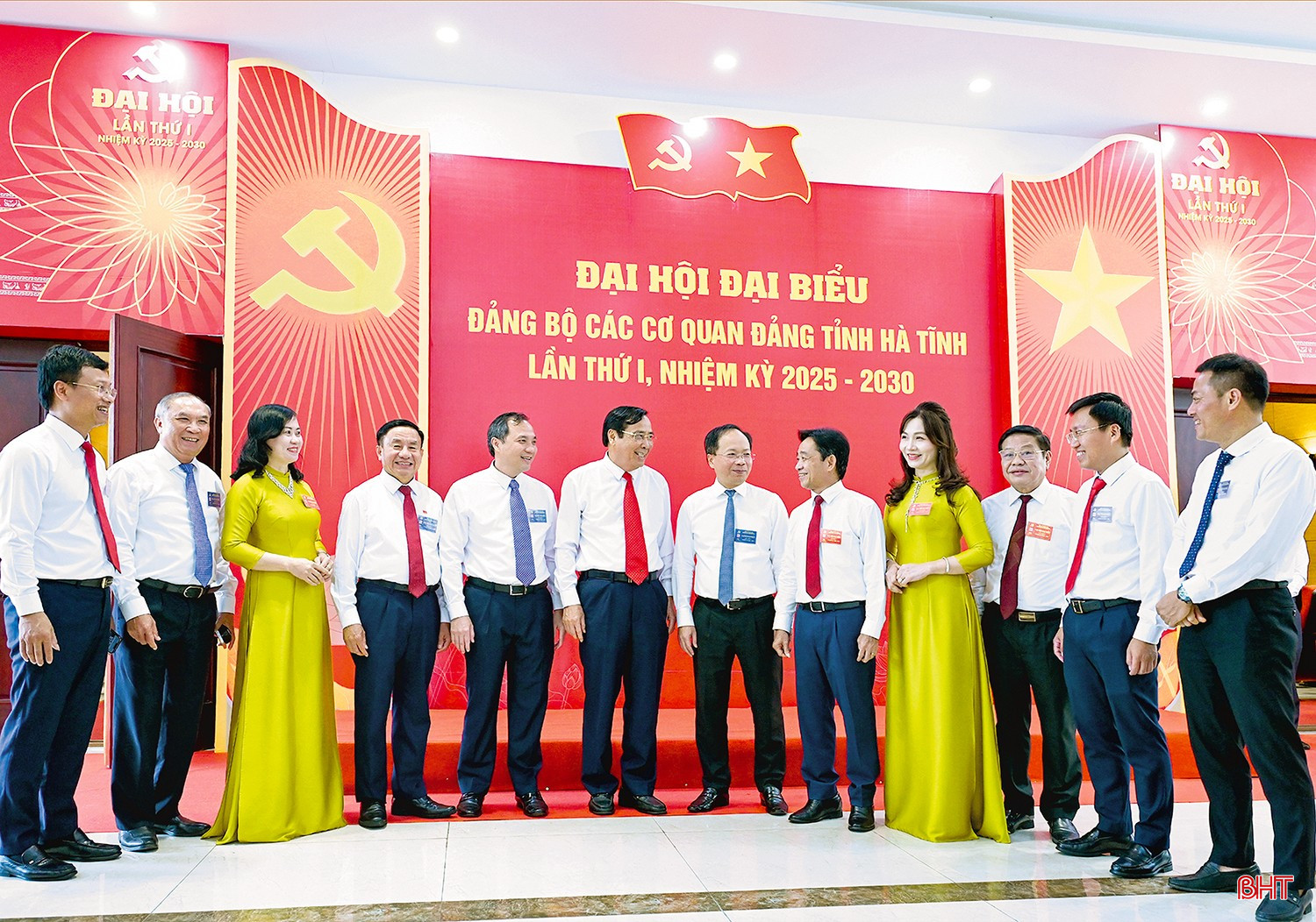73/73 đảng bộ trực thuộc Tỉnh ủy đã tổ chức thành công đại hội nhiệm kỳ 2025-2030, tạo nền tảng vững chắc hướng tới tổ chức thành công Đại hội Đảng bộ tỉnh lần thứ XX. Trong ảnh: Các đại biểu trò chuyện bên lề Đại hội Đảng bộ Các cơ quan Đảng tỉnh. Ảnh: Thu Hà bqbht_br_thuha-t1-tin-copy.jpg