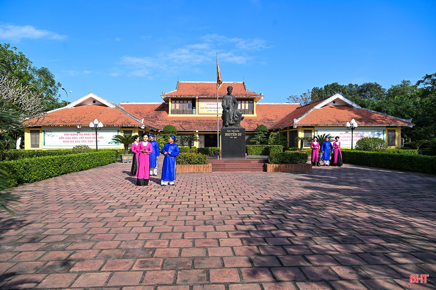 Khu lưu niệm Đại thi Hào Nguyễn Du. Ảnh: Huy Tùng bqbht_br_khu-luu-niem-dai-thi-hao-nguyen-du-anh-huy-tung.jpg
