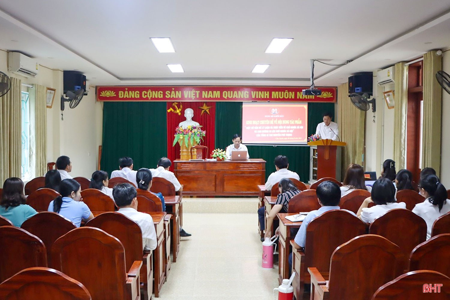Một buổi sinh hoạt chuyên đề về các tác phẩm của cố Tổng Bí thư Nguyễn Phú Trọng của cán bộ, đảng viên. bqbht_br_9.jpg
