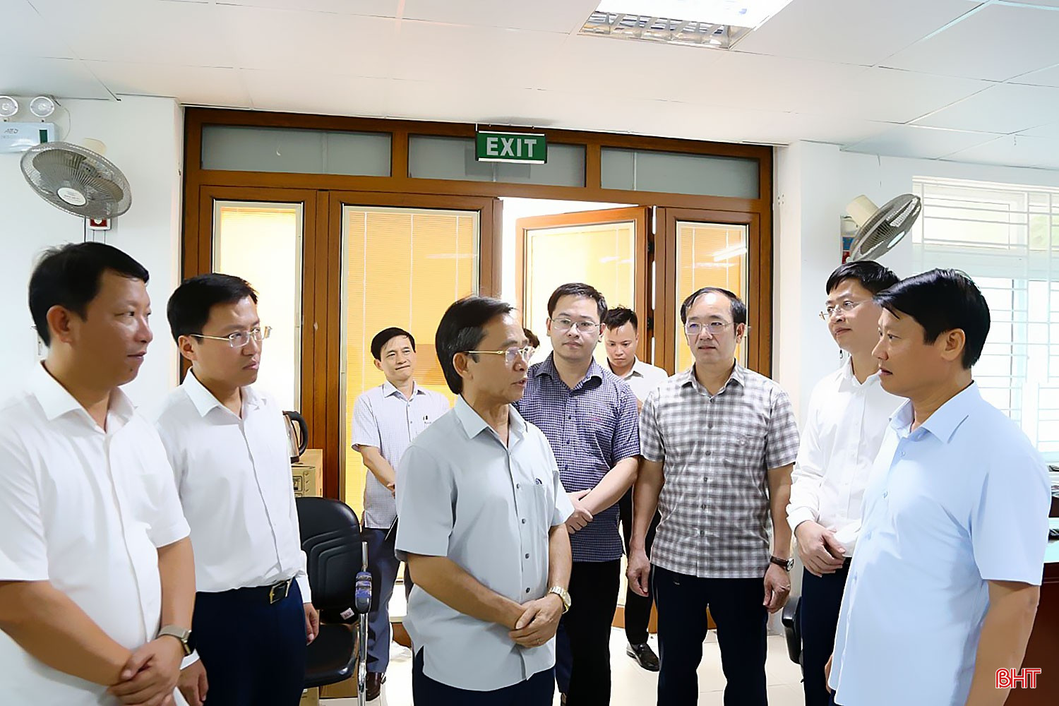 Phó Bí thư Thường trực Tỉnh ủy Trần Thế Dũng kiểm tra công tác chuẩn bị vận hành mô hình chính quyền địa phương 2 cấp tại phường Thành Sen. Ảnh tư liệu. bqbht_br_14mm.jpg