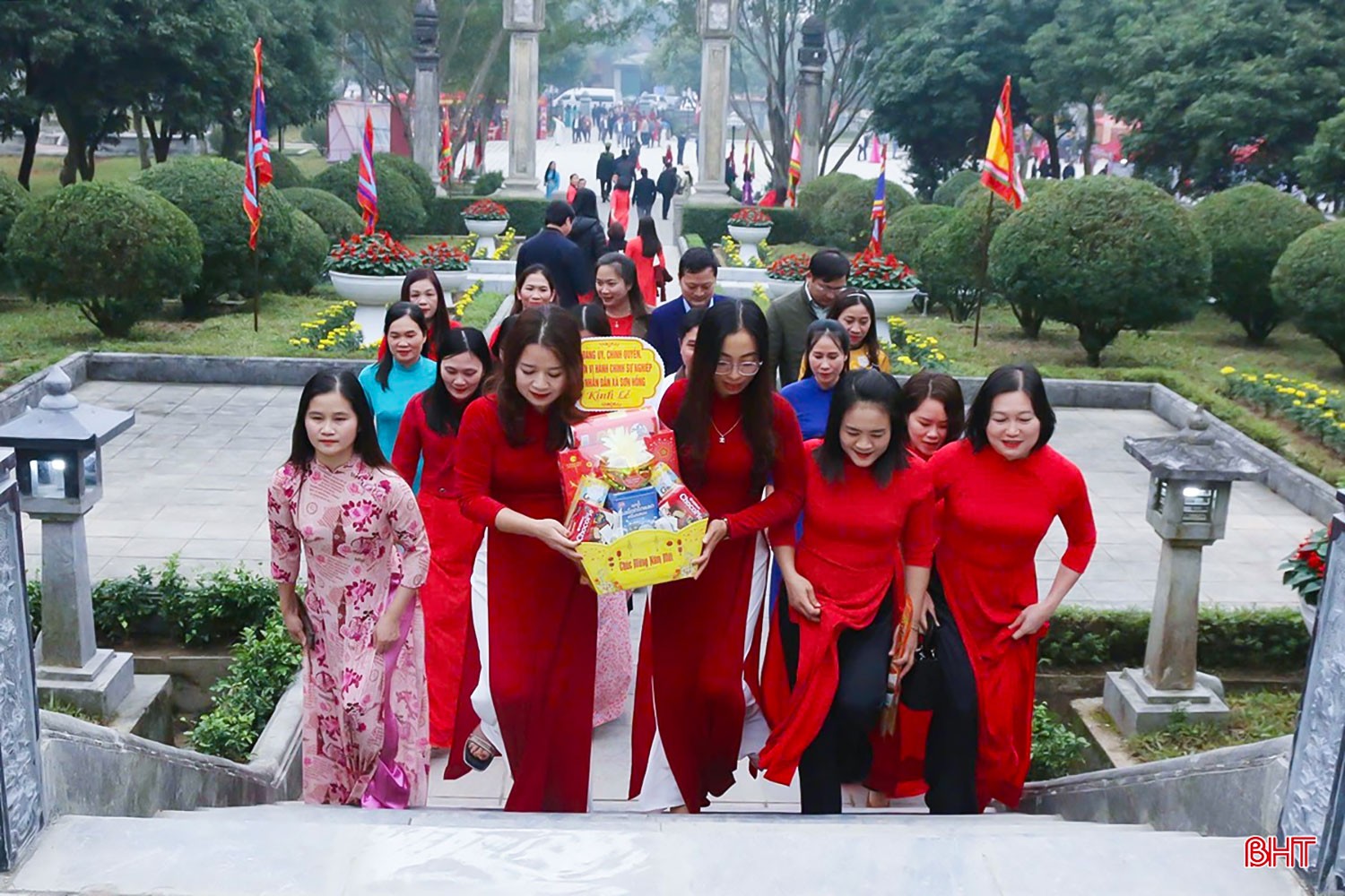 Du khách thăm Khu di tích Hải Thượng Lãn Ông Lê Hữu Trác 10.jpg