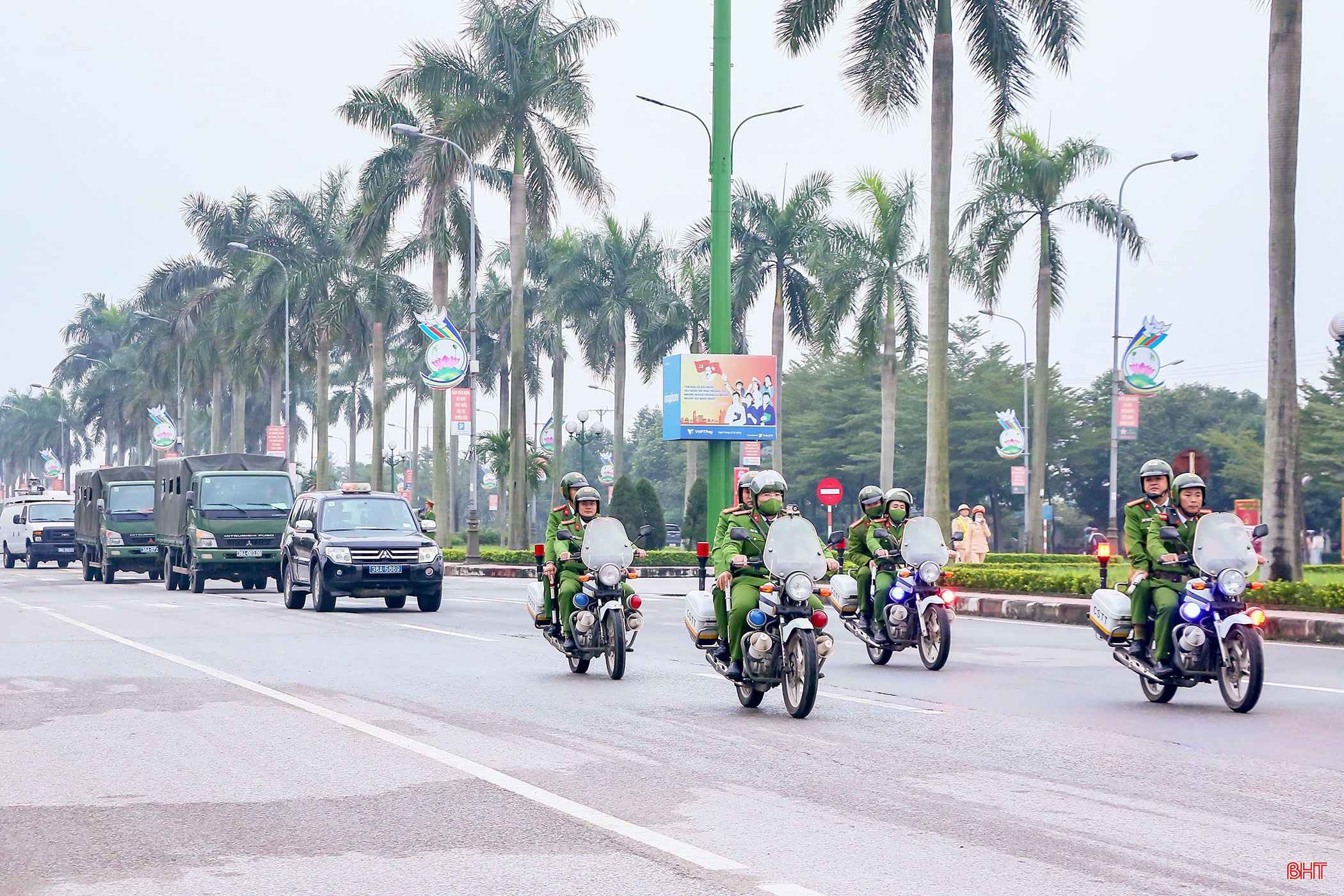 Công an tỉnh Hà Tĩnh sẽ tiếp tục nắm chắc tình hình, triển khai phương án, phối hợp chặt chẽ với các lực lượng đảm bảo an toàn trên từng tuyến, địa bàn, lĩnh vực trọng điểm; giữ vững an ninh chính trị, trật tự an toàn xã hội. Công an tỉnh Hà Tĩnh sẽ tiếp tục nắm chắc tình hình, triển khai phương án, phối hợp chặt chẽ với các lực lượng đảm bảo an toàn trên từng tuyến, địa bàn, lĩnh vực trọng điểm; giữ vững an ninh chính trị, trật tự an toàn xã hội.