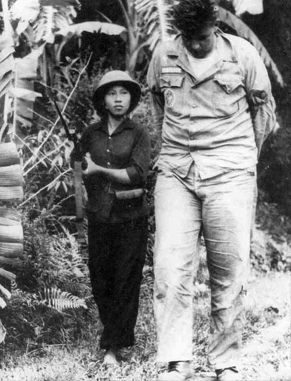 buc-anh-noi-tieng-o-du-kich-nho-cua-tac-gia-phan-thoan-chup-nam-1965-da-vinh-du-duoc-trao-tang-giai-thuong-nha-nuoc-ve-van-hoc-nghe-thuat-chuyen-nganh-nhiep-anh-nam-2007.jpg