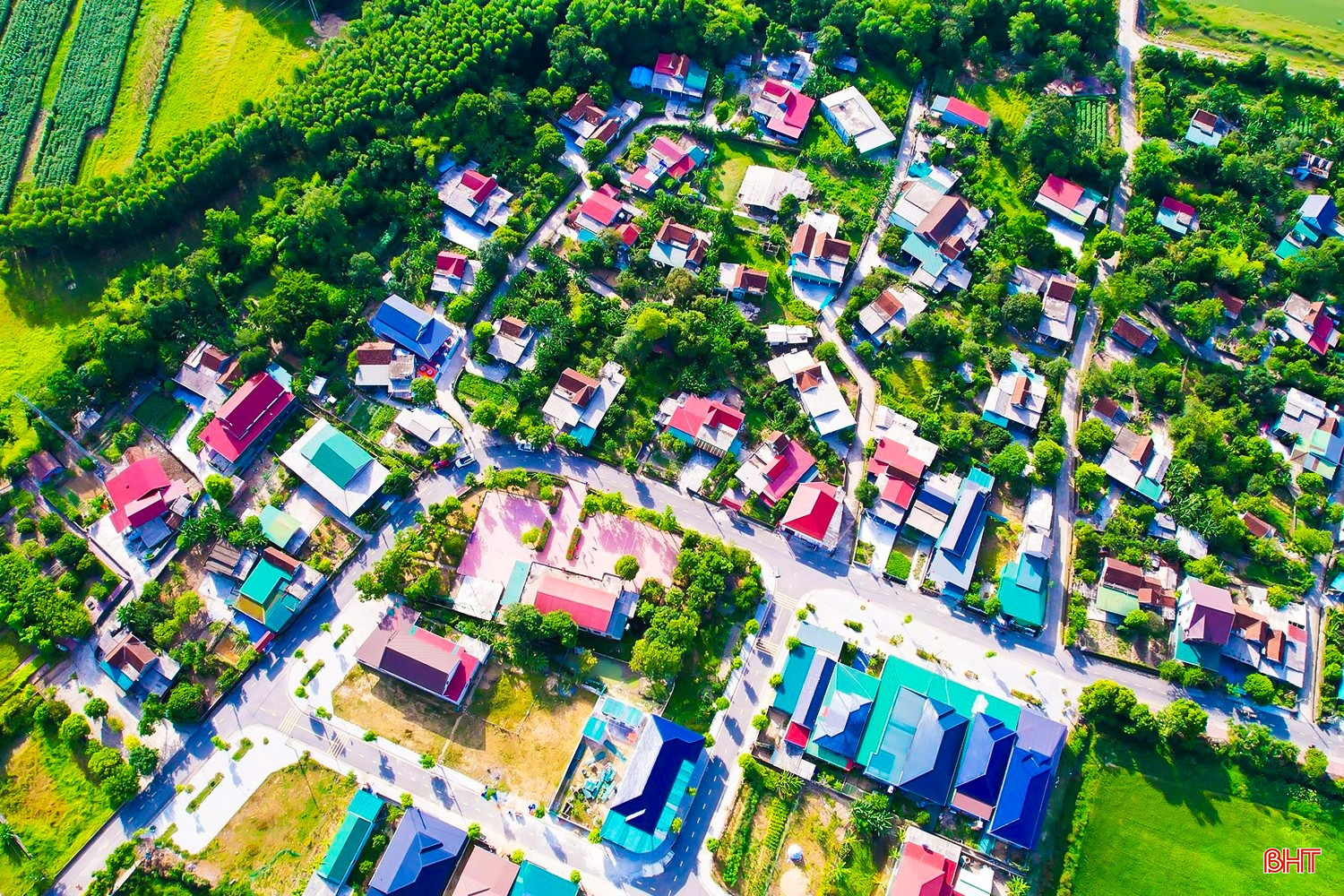 Một góc dân cư trù phú của xã Cẩm Lạc. Ảnh: Hương Thành bqbht_br_image-15-5241.jpg