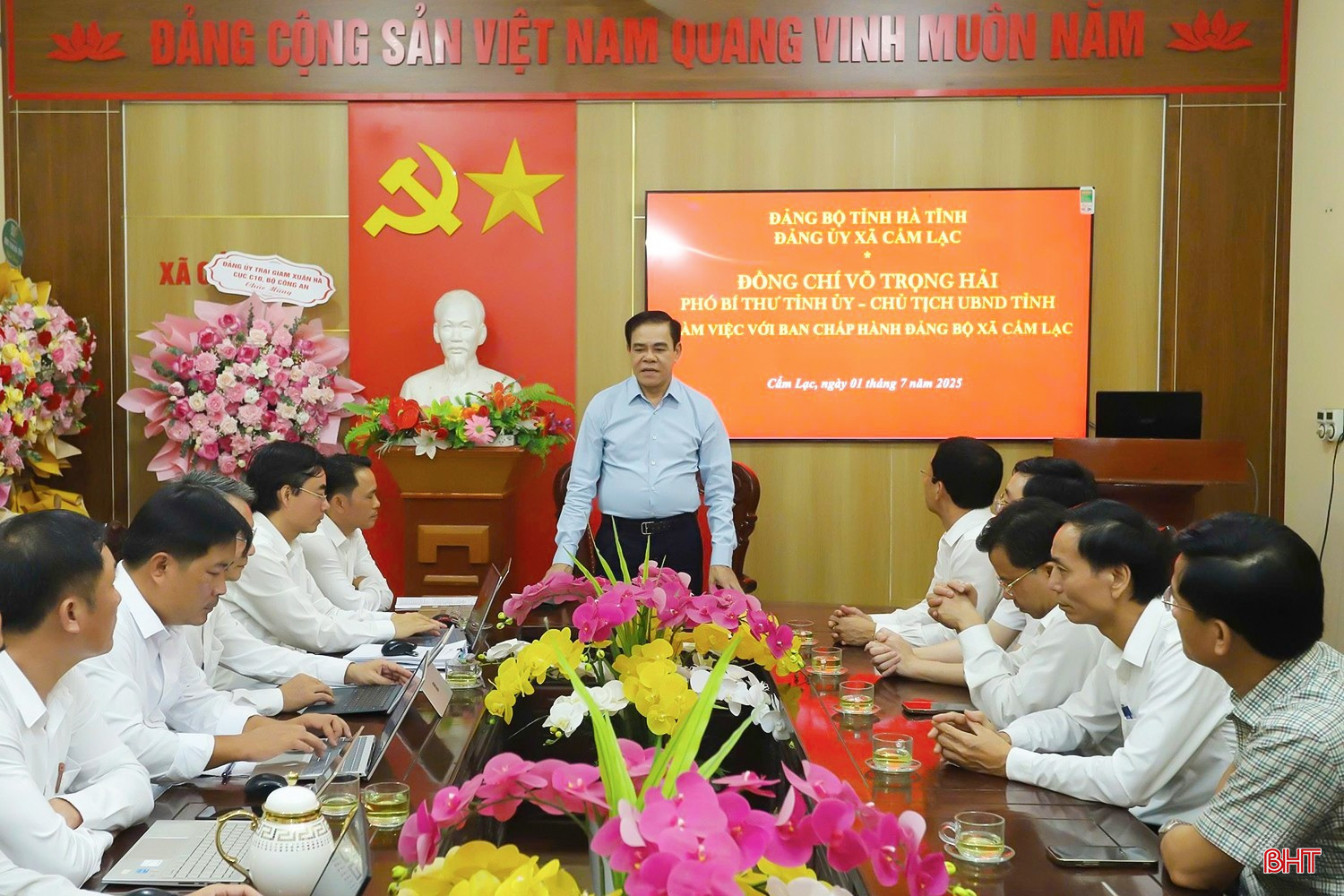 Chủ tịch UBND tỉnh Võ Trọng Hải làm việc với Ban Chấp hành Đảng bộ xã Cẩm Lạc sau sáp nhập. bqbht_br_image-27.jpg