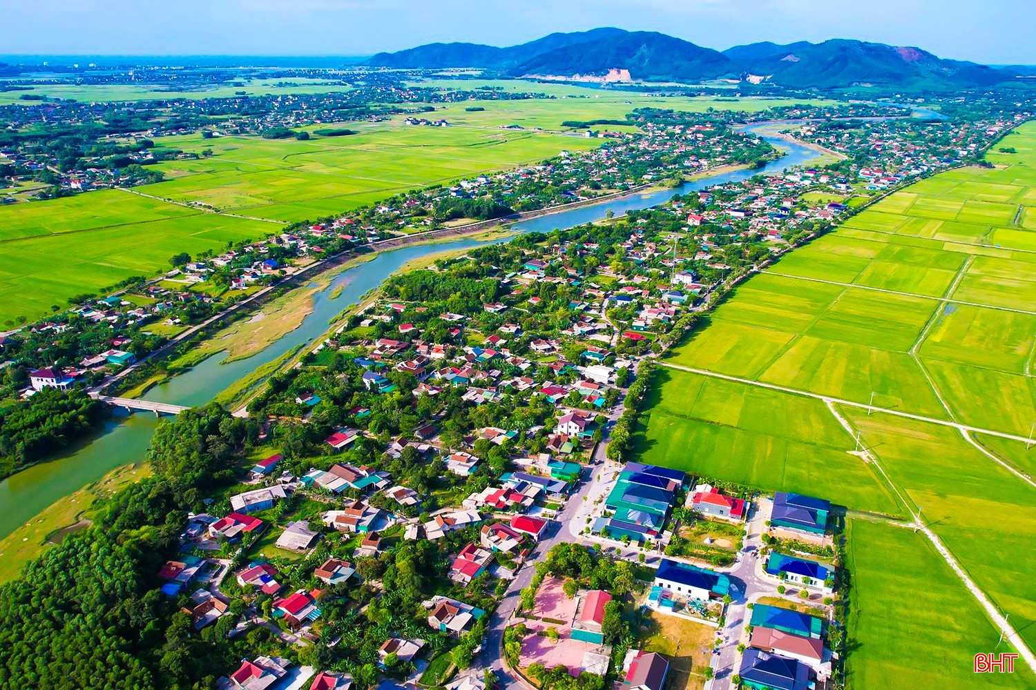 Vẻ đẹp trù phú của xã Cẩm Lạc hôm nay. Ảnh: Hương Thành bqbht_br_image-8391.jpg
