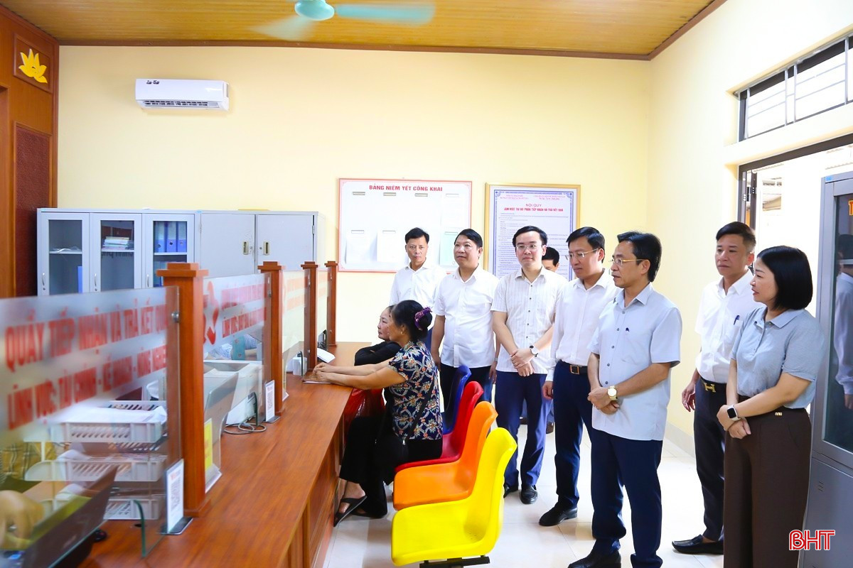 Phó Bí thư Thường trực Tỉnh ủy kiểm tra công tác vận hành mô hình chính quyền địa phương 2 cấp ở xã Thạch Khê. bqbht_br_image-5-7656.jpg