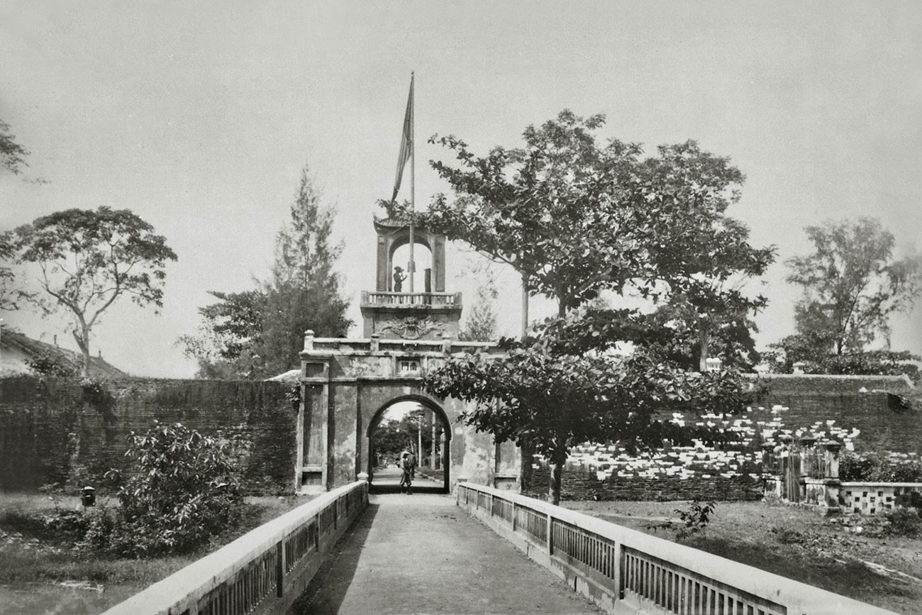 cua-tien-nam-mon-nam-1935.jpg