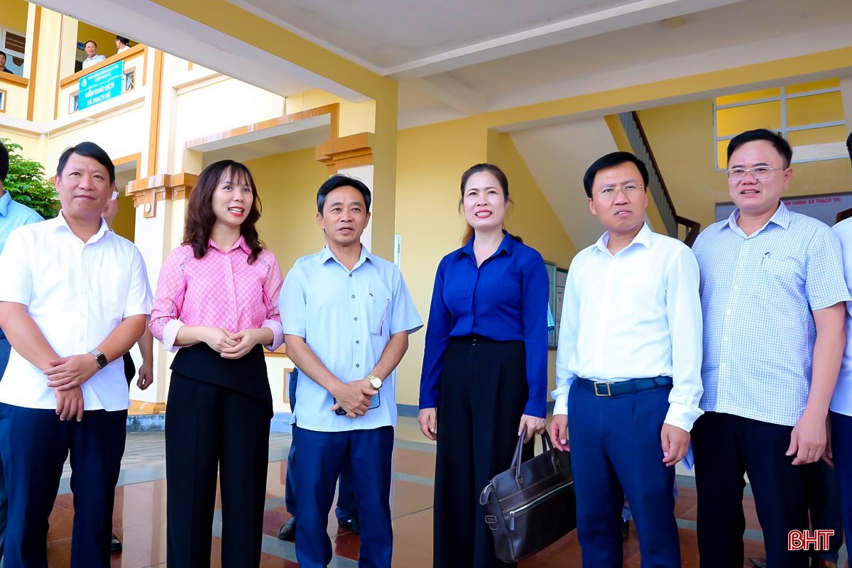 Phó Bí thư Thường trực Tỉnh ủy Trần Thế Dũng kiểm tra công tác chuẩn bị vận hành chính quyền địa phương 2 cấp tại xã Đồng Tiến. 8a.jpg