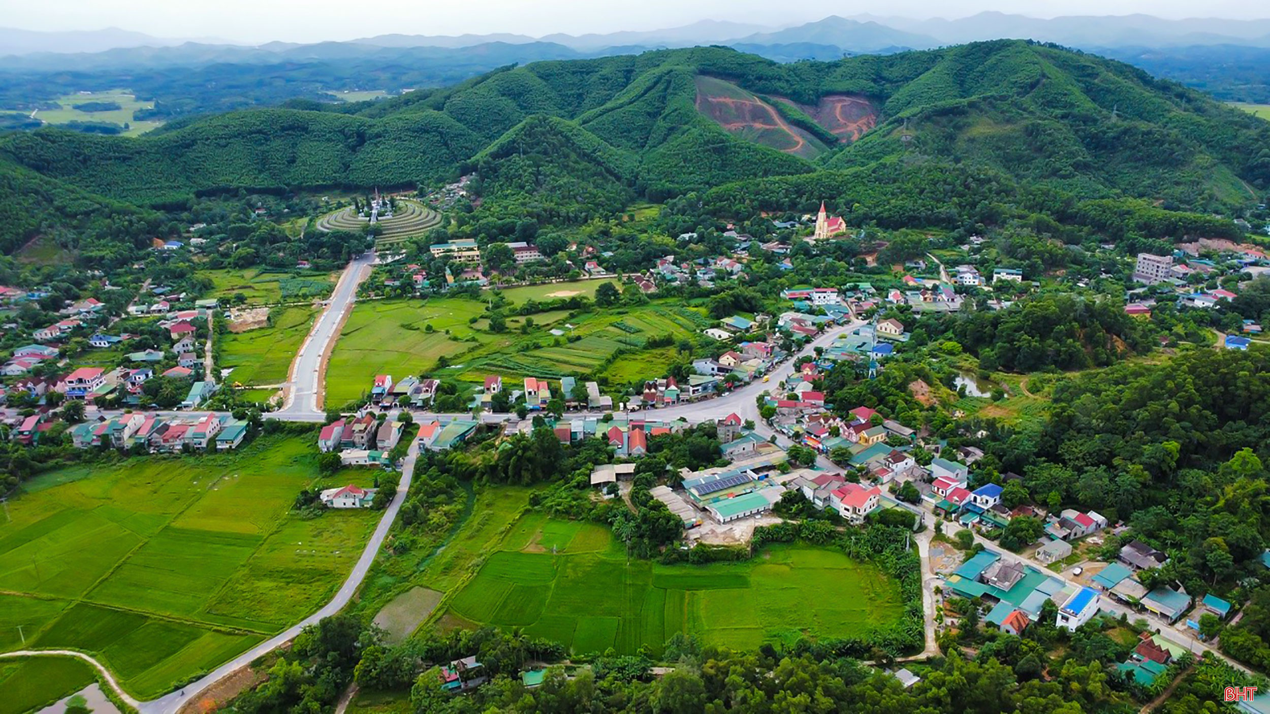 Toàn cảnh khu vực Nầm nhìn từ trên cao. bqbht_br_222222.jpg