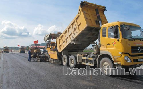 Đẩy nhanh tiến độ các dự án nâng cấp, cải tạo quốc lộ 1A, 8A là một trong những giải pháp đảm bảo TTATGT trong dịp lễ Quốc khánh, khai giảng năm học mới.