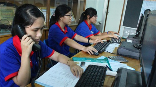 Tư vấn qua điện thoại là kênh trợ giúp hiệu quả. Ảnh minh họa