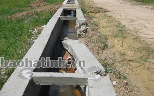 Kênh mương thủy lợi hàng tỷ đồng chưa bàn giao đã hỏng ảnh 1