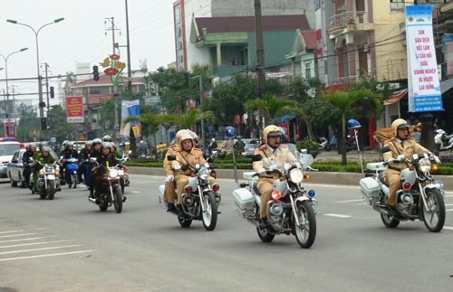 Công an tỉnh chỉ đạo lực lượng CSGT, cảnh sát trật tự, cơ động và các lực lượng liên quan tăng cường tuần tra, kiểm soát, phối hợp ứng trực trên các tuyến trọng điểm.