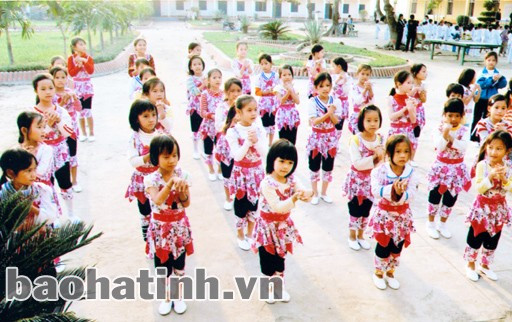 Giờ tập múa của học sinh Trường Tiểu học Trường Sơn 2 (Đức Thọ). Ảnh: Tất thắng