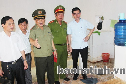 ... và kiểm tra nơi ăn, ở, sinh hoạt của các phạm nhân tại Trại tạm giam Công an tỉnh