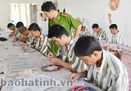 Phạm nhân trại giam Xuân Hà trong giờ lao động Phạm nhân trại giam Xuân Hà trong giờ lao động