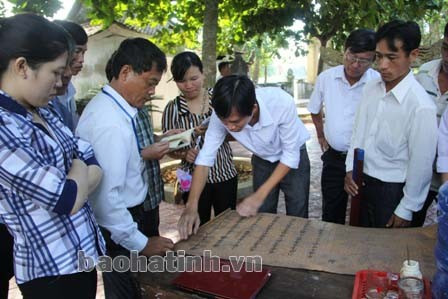 Sắc phong cho ngài Võ Đình Tuấn “ Thủ ngự Tổng tri ty, tước phiêu kỵ úy” 26-2-1783 ( niên hiệu Cảnh Hưng năm thứ 44, 1783)