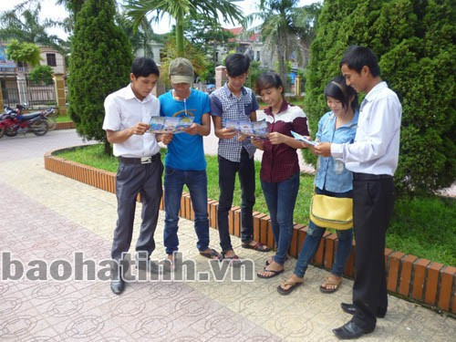 ĐVTN huyện Hương Sơn tìm hiểu về chăm sóc sức khỏe sinh sản. Ảnh: Phan Trâm