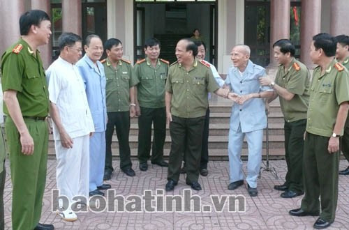 Ban giám đốc CA Hà Tĩnh gặp mặt các đồng chí nguyên là lãnh đaọ Công an Nghệ Tĩnh
