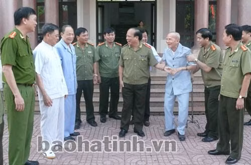 Ban giám đốc CA Hà Tĩnh gặp mặt các đồng chí nguyên là lãnh đaọ Công an Nghệ Tĩnh