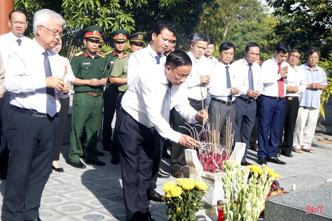 Trang nghiêm Lễ giỗ lần thứ 200 của Đại thi hào Nguyễn Du