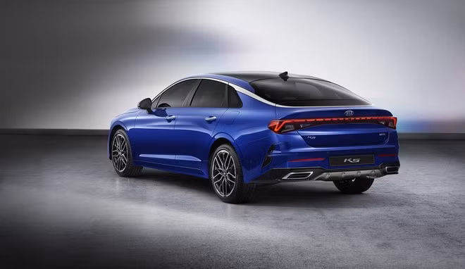 Kia Optima 2021 lộ diện với thiết kế thể thao