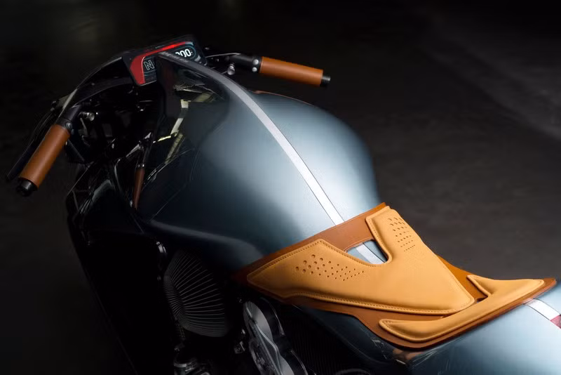 Khám phá “siêu” xe máy Aston Martin được lắp ráp thủ công