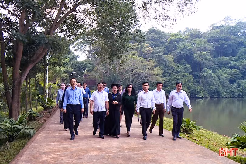 Hà Tĩnh - Tuyên Quang trao đổi kinh nghiệm phát triển kinh tế - xã hội, xây dựng Đảng và hệ thống chính trị