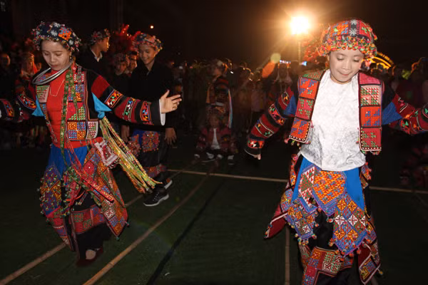 Hà Tĩnh trao hỗ trợ Hà Giang 500 triệu đồng tại đêm khai hội Hoa Tam giác mạch