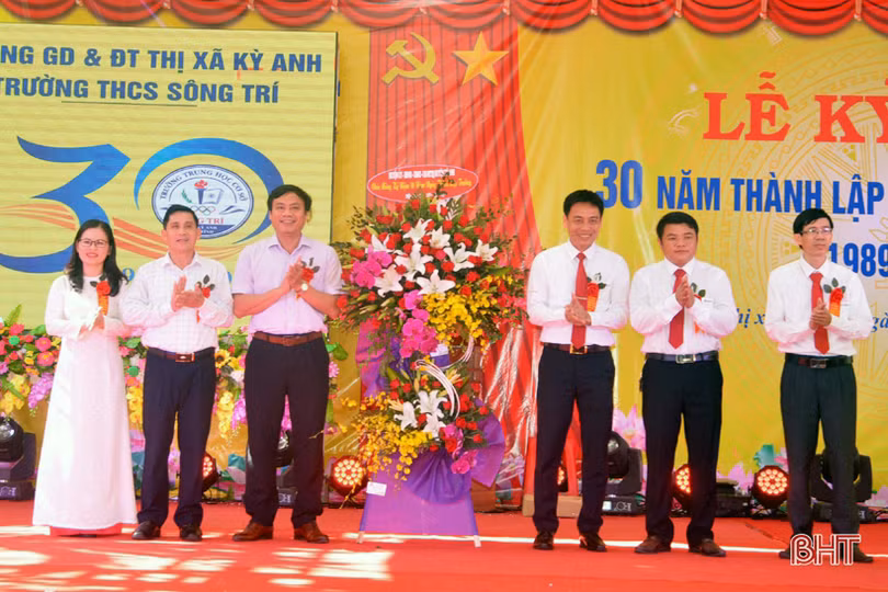 Phó Chủ tịch HĐND tỉnh Trương Thanh Huyền dự kỷ niệm 30 năm thành lập Trường THCS Sông Trí
