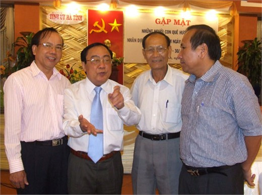 Chủ tịch UBND tỉnh Hà Tĩnh Lê Văn Chất: "Năm 2009, Hà Tĩnh thu ngân sách đạt trên 1.200 tỷ đồng đánh dấu sự vượt bậc quan trọng..." Chủ tịch UBND tỉnh Hà Tĩnh Lê Văn Chất: "Năm 2009, Hà Tĩnh thu ngân sách đạt trên 1.200 tỷ đồng đánh dấu sự vượt bậc quan trọng..."