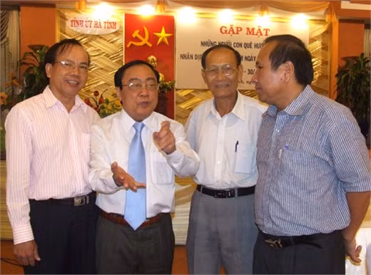 Chủ tịch UBND tỉnh Hà Tĩnh Lê Văn Chất: "Năm 2009, Hà Tĩnh thu ngân sách đạt trên 1.200 tỷ đồng đánh dấu sự vượt bậc quan trọng..."