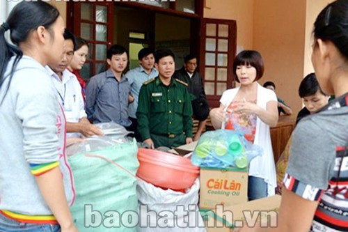 Thông qua UBMTTQ tỉnh, nhiều tấm lòng hảo tâm đã đến với người dân vùng lũ Hương Sơn (Ảnh tư liệu) Thông qua UBMTTQ tỉnh, nhiều tấm lòng hảo tâm đã đến với người dân vùng lũ Hương Sơn (Ảnh tư liệu)